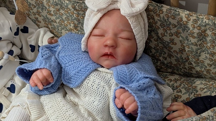 Bébé reborn du kit Alma sleeping ,elle sera disponible